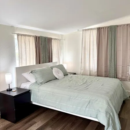 House Of Hollywood - Entire Unit, Centrally Located, Free Parking Lake Forest Exterior photo