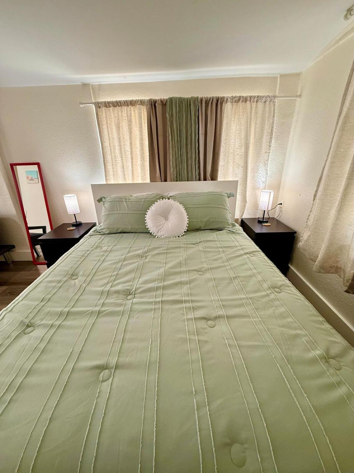 House Of Hollywood - Entire Unit, Centrally Located, Free Parking Appartement